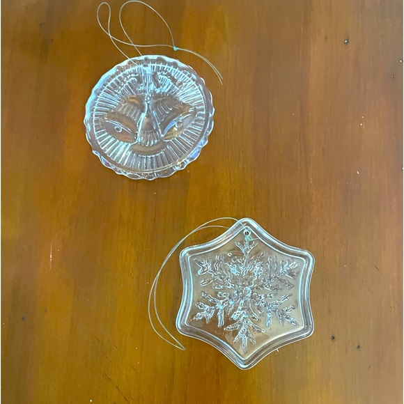 Fosdick glass ornaments (2) with etched bells and snowflake - Picture 2 of 5